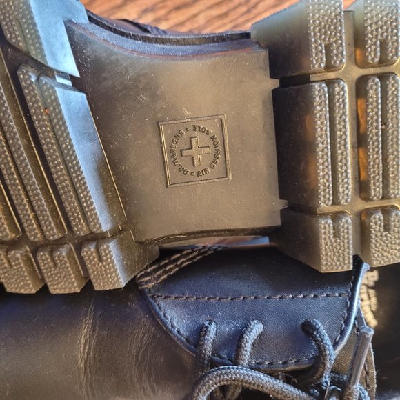 Doc Martens - Womens Size 6 - Brand New - Only worn twice inside - Picture 2 of 4